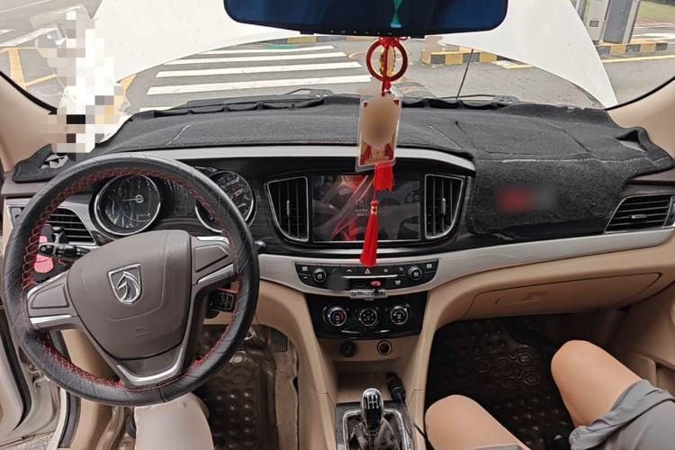Used Baojun 730 2016 1.5L Manual Comfort Version 7 Seats China V Emission Standard Center Console