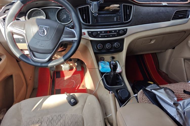Used Baojun 730 2016 1.5L Manual Value Edition 7 Seats China V Emission Standard Center Console