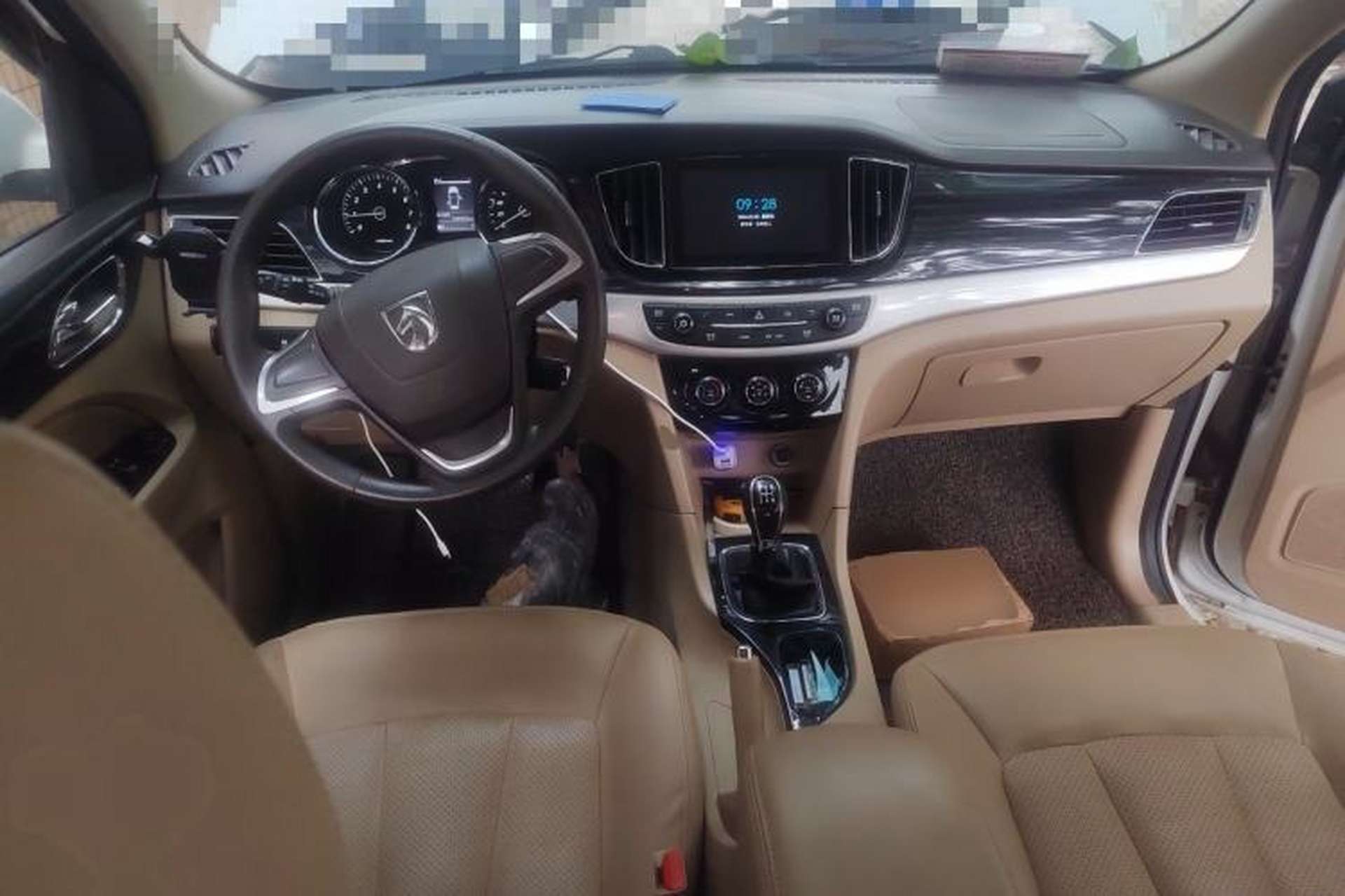 Used Baojun 730 2016 1.5L Manual Comfort Version 7 Seats China V Emission Standard Center Console
