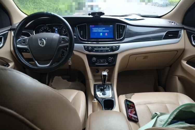 Used Baojun 730 2016 1.8L iAMT Luxury Model 7 Seats Center Console