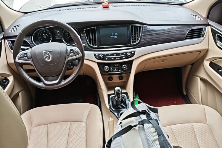 Used Baojun 730 2016 1.8L Manual Luxury Edition 7 Seats Center Console