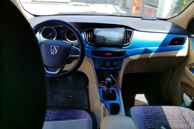 Used Baojun 730 2016 1.5L Manual Standard Version 5 Seats Center Console