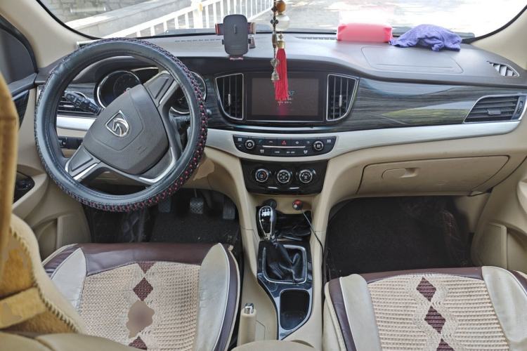 Used Baojun 730 2016 1.5L Manual Comfort Version 7 Seats China V Emission Standard Center Console