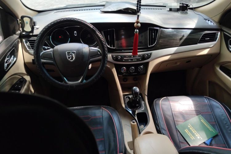 Used Baojun 730 2016 1.5L Manual Comfort Version 7 Seats China V Emission Standard Center Console