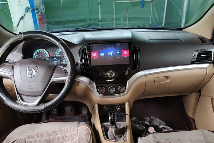Used Baojun 730 2016 1.5L Manual Value Edition 7 Seats China V Emission Standard Center Console