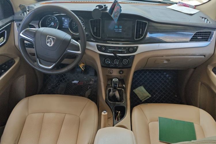 Used Baojun 730 2016 1.5L Manual Comfort Version 7 Seats China V Emission Standard Center Console
