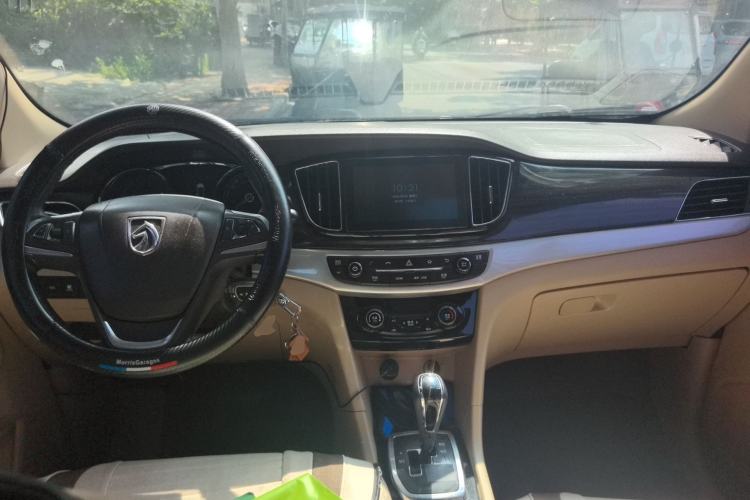 Used Baojun 730 2016 1.8L iAMT Luxury Model 7 Seats Center Console