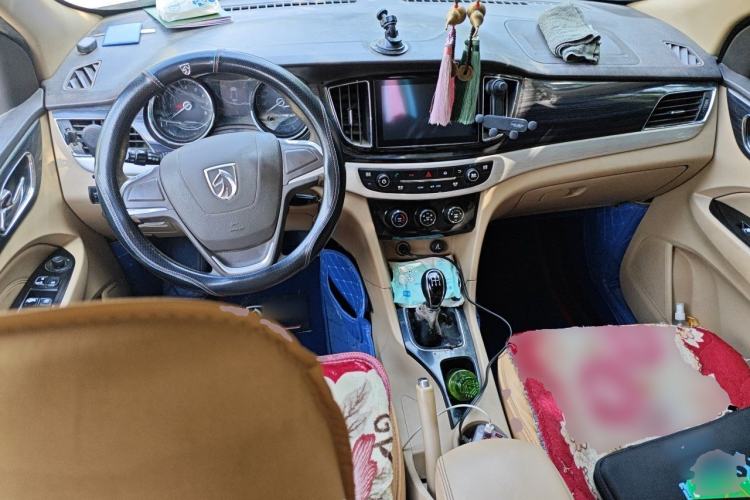 Used Baojun 730 2016 1.5L Manual Comfort Version 7 Seats China V Emission Standard Center Console
