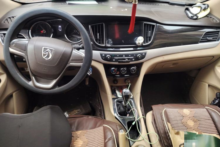 Used Baojun 730 2016 1.5L Manual Luxury Edition 7 Seats Center Console