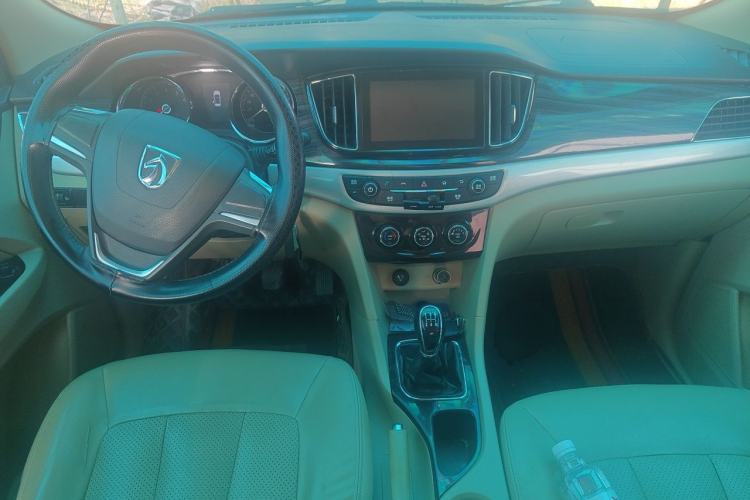Used Baojun 730 2016 1.5L Manual Comfort Version 7 Seats China V Emission Standard Center Console
