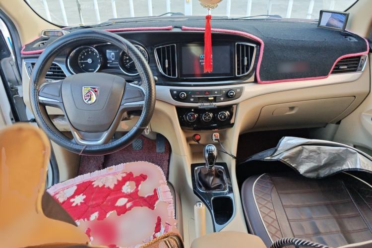 Used Baojun 730 2016 1.5L Manual Comfort Version 7 Seats China V Emission Standard Center Console