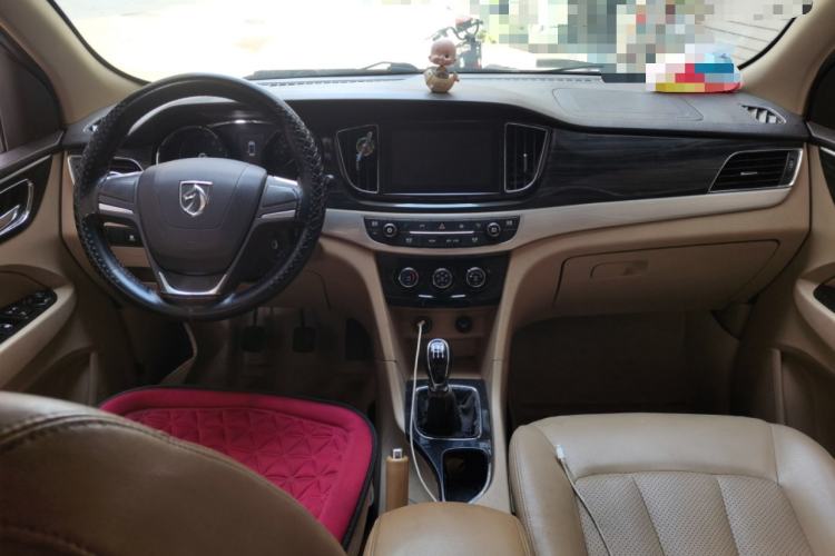 Used Baojun 730 2016 1.5L Manual Comfort Version 7 Seats China V Emission Standard Center Console