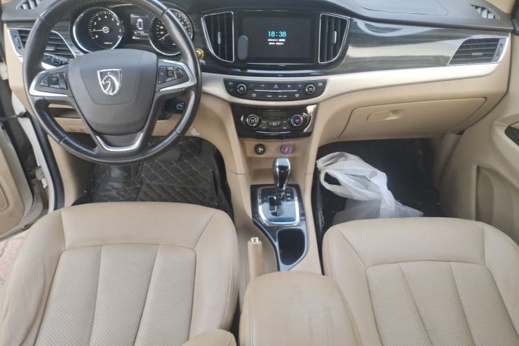 Used Baojun 730 2016 1.8L iAMT Luxury Model 7 Seats Center Console