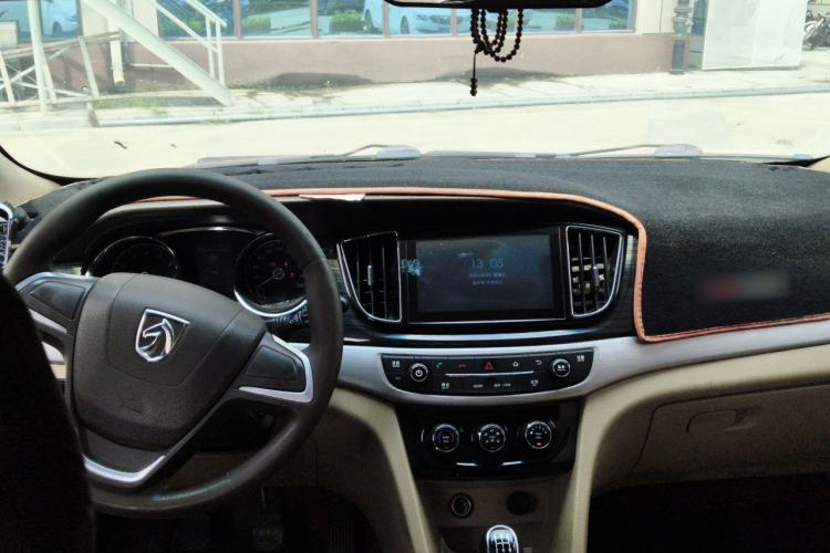 Used Baojun 730 2016 1.5L Manual Comfort Version 7 Seats China V Emission Standard Center Console