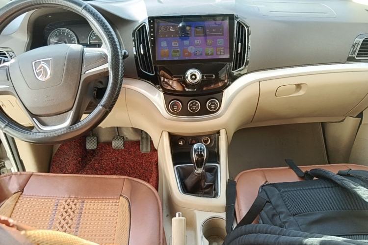 Used Baojun 730 2016 1.5L Manual Value Edition 7 Seats China V Emission Standard Center Console