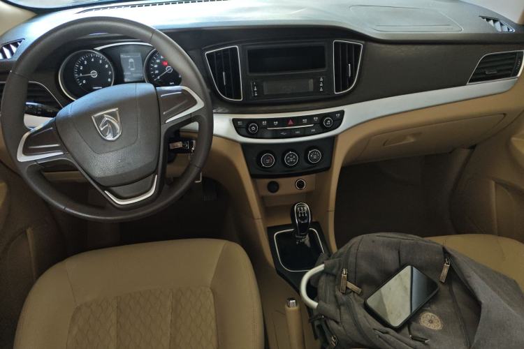 Used Baojun 730 2016 1.5L Manual Value Edition 7 Seats China V Emission Standard Center Console