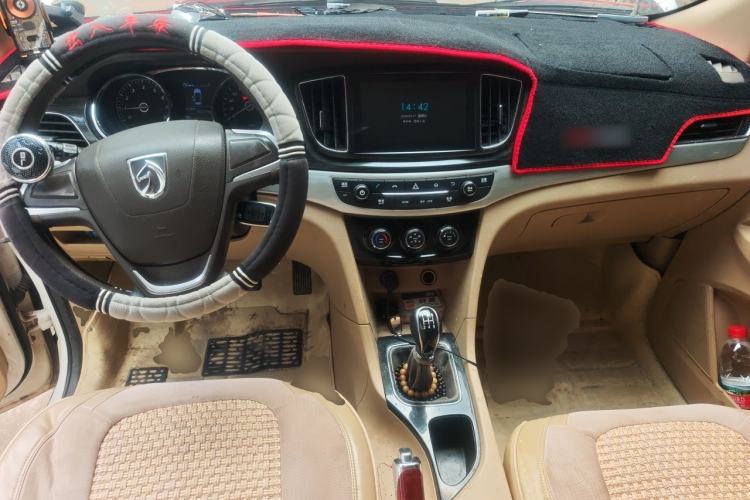 Used Baojun 730 2016 1.5L Manual Comfort Version 7 Seats China V Emission Standard Center Console