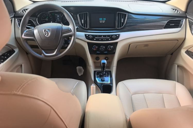 Used Baojun 730 2016 1.8L iAMT Comfort Version 7 Seats Center Console