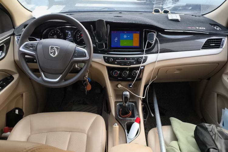 Used Baojun 730 2016 1.5L Manual Comfort Version 7 Seats China V Emission Standard Center Console