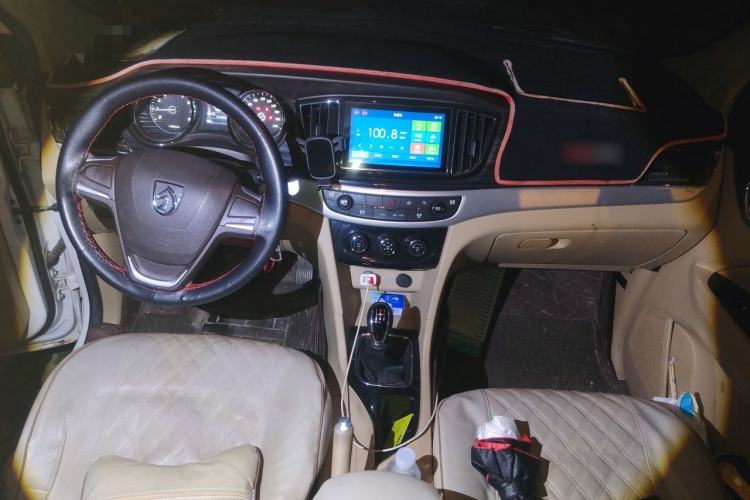 Used Baojun 730 2016 1.5L Manual Comfort Version 7 Seats China V Emission Standard Center Console
