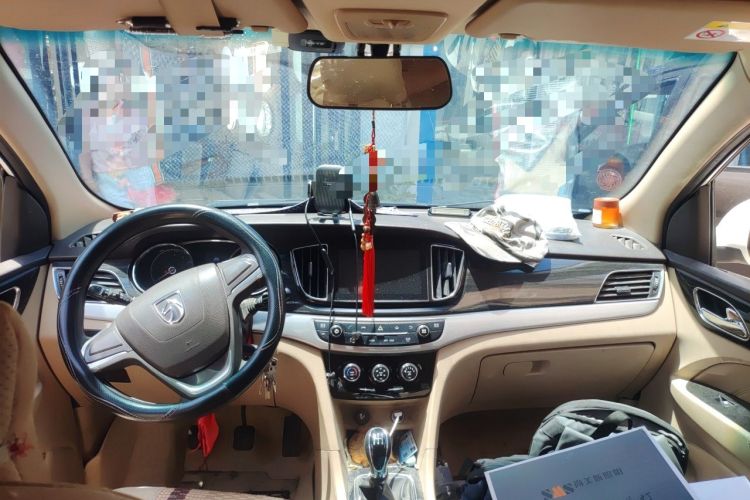 Used Baojun 730 2016 1.5L Manual Comfort Version 7 Seats China V Emission Standard Center Console