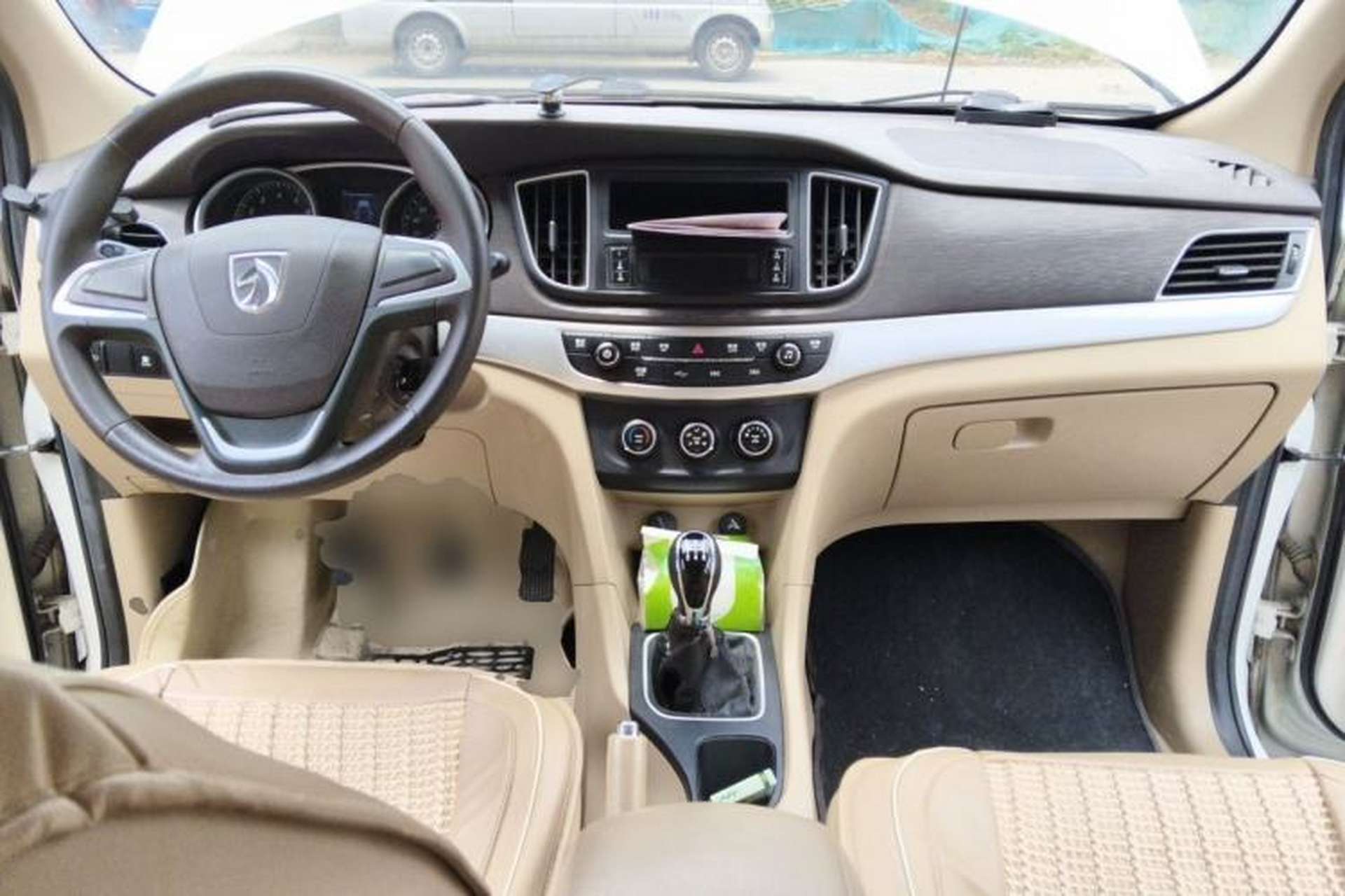 Used Baojun 730 2016 1.5L Manual Value Edition 7 Seats China V Emission Standard Center Console