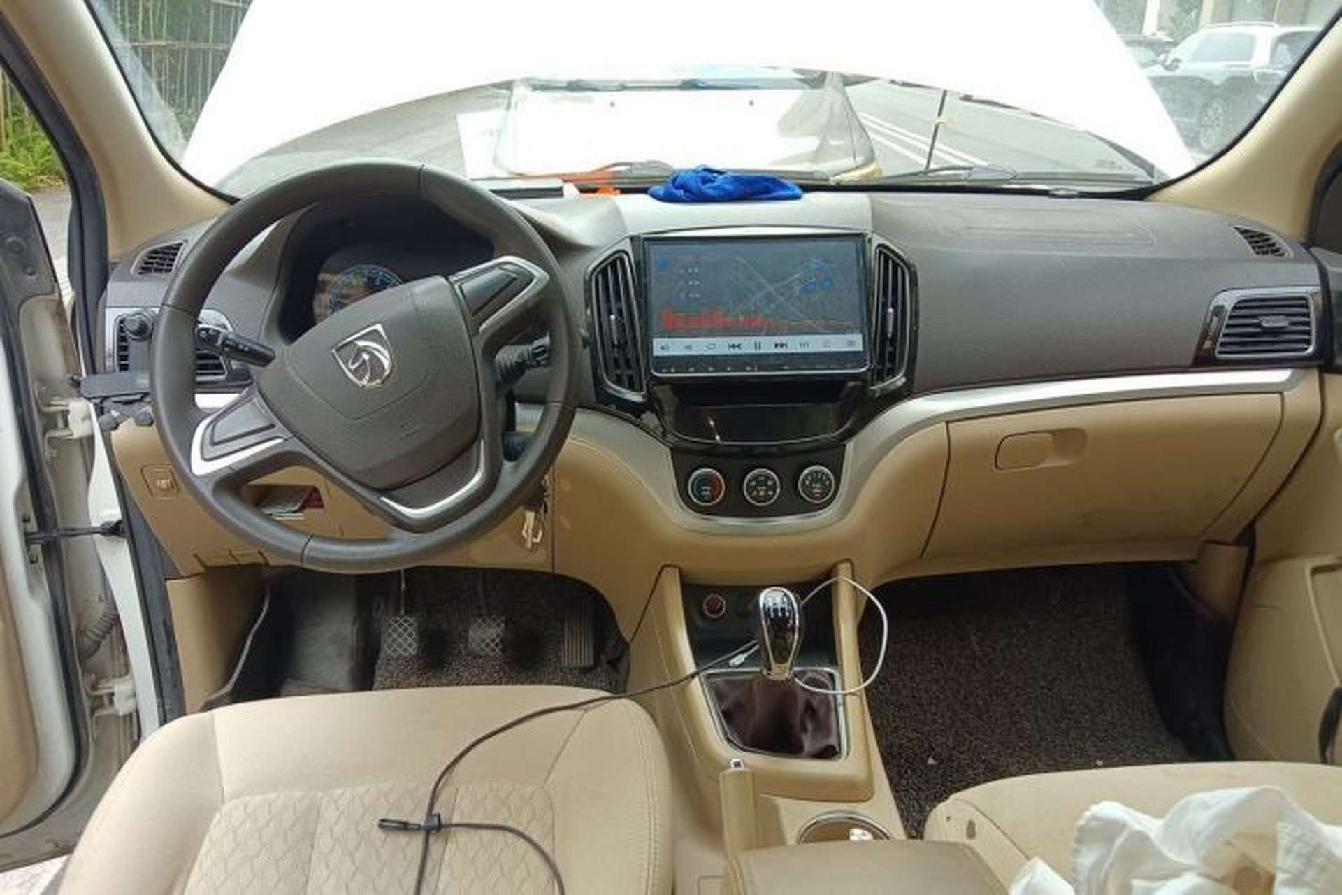 Used Baojun 730 2016 1.5L Manual Value Edition 7 Seats China V Emission Standard Center Console