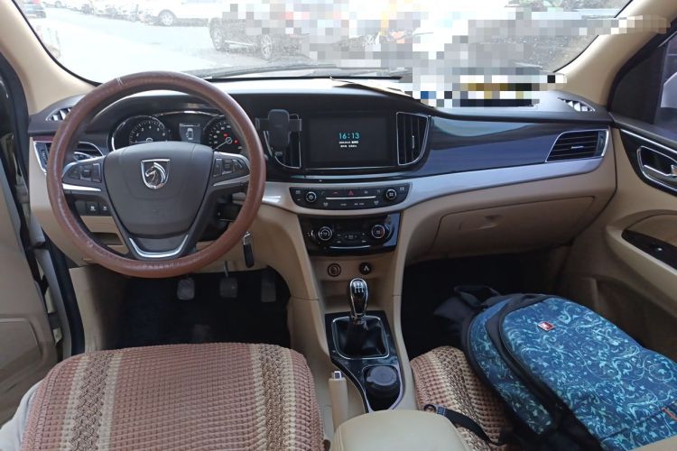 Used Baojun 730 2016 1.5L Manual Luxury Edition 7 Seats Center Console