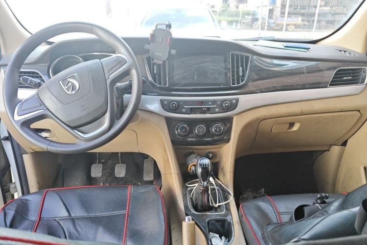 Used Baojun 730 2016 1.5L Manual Comfort Version 7 Seats China V Emission Standard Center Console
