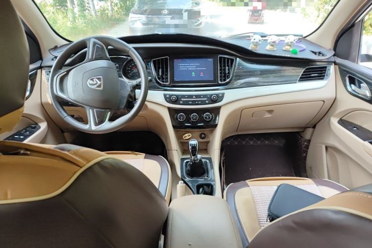 Used Baojun 730 2016 1.5L Manual Standard Version 7 Seats Center Console