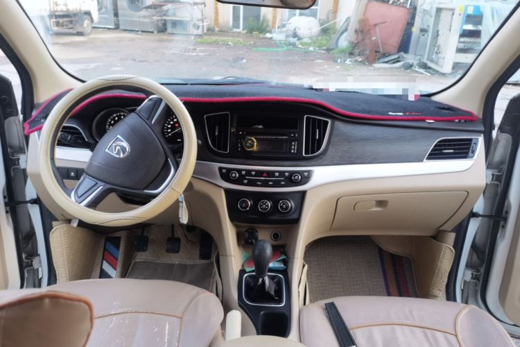 Used Baojun 730 2016 Revised 1.5L Manual Standard Version 7 Seats China V Emission Standard Center Console