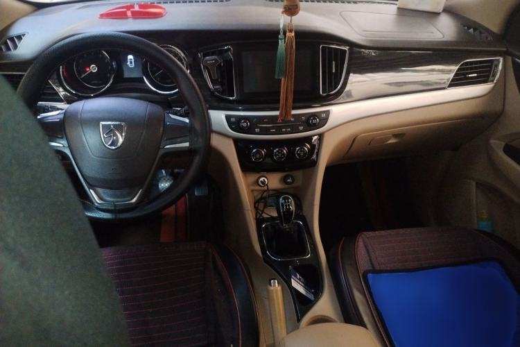 Used Baojun 730 2016 1.5L Manual Comfort Version 7 Seats China V Emission Standard Center Console