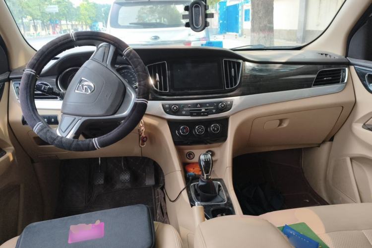 Used Baojun 730 2016 1.5L Manual Comfort Version 7 Seats China V Emission Standard Center Console