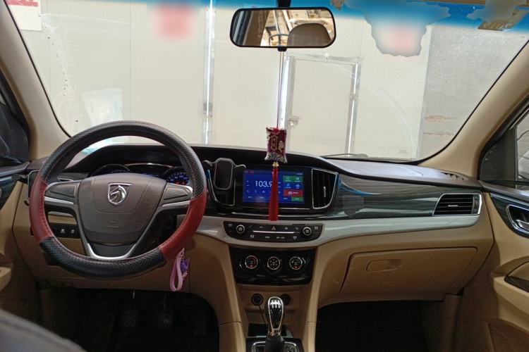 Used Baojun 730 2016 1.5L Manual Comfort Version 7 Seats China V Emission Standard Center Console