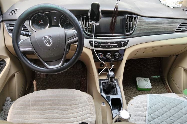 Used Baojun 730 2016 1.5L Manual Comfort Version 7 Seats China V Emission Standard Center Console