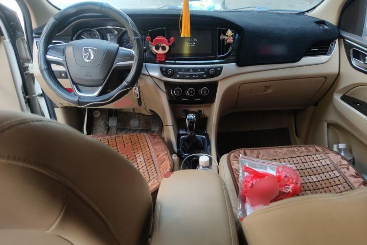 Used Baojun 730 2016 1.5L Manual Comfort Version 7 Seats China V Emission Standard Center Console