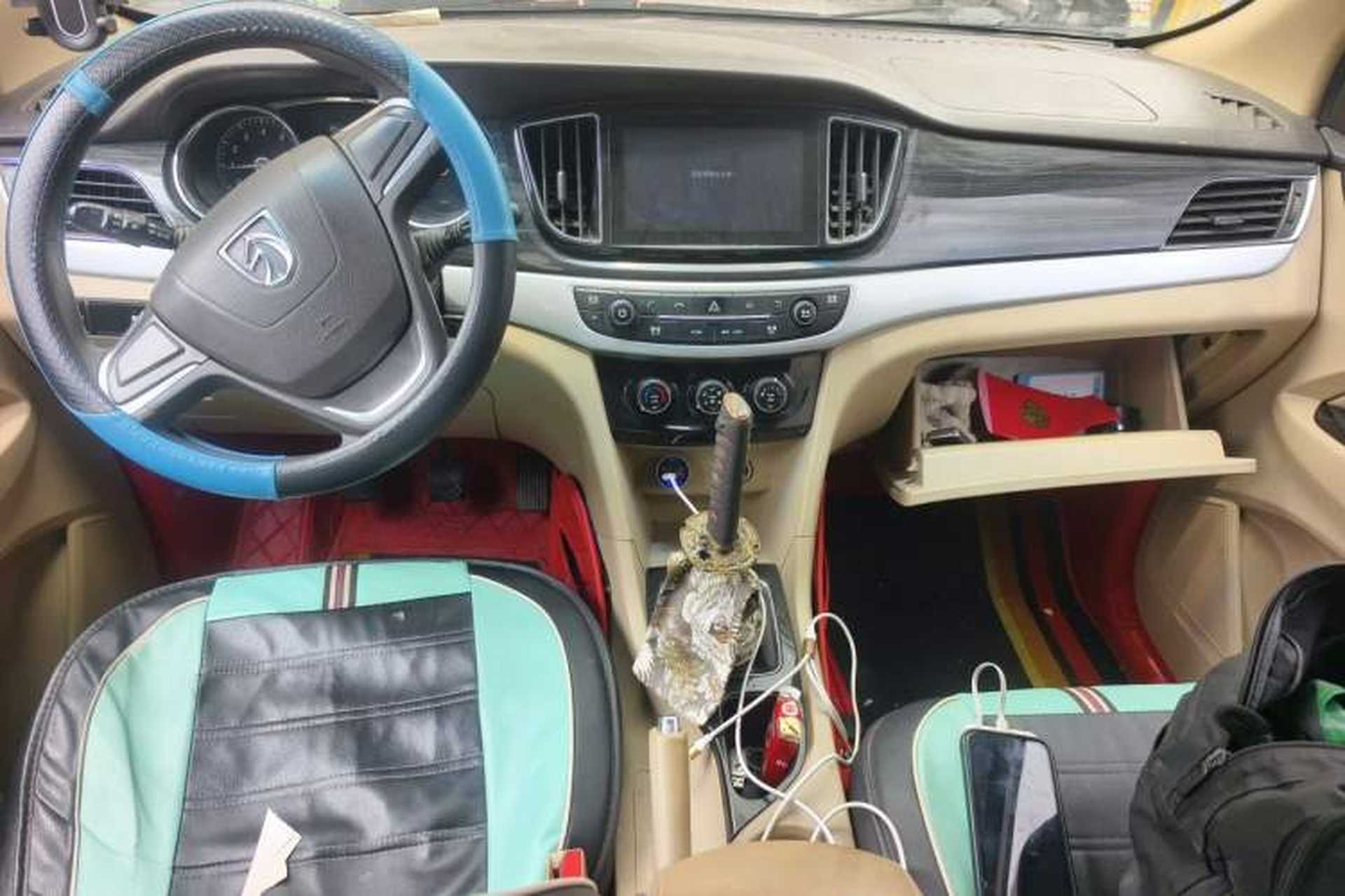 Used Baojun 730 2016 1.5L Manual Comfort Version 7 Seats China V Emission Standard Center Console