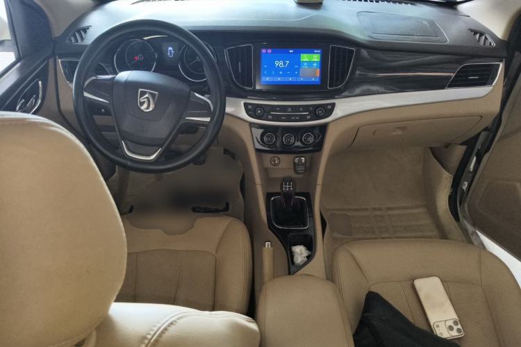 Used Baojun 730 2016 1.5L Manual Comfort Version 7 Seats China V Emission Standard Center Console