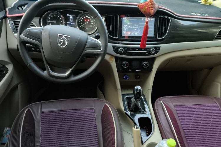 Used Baojun 730 2016 1.5L Manual Comfort Version 7 Seats China V Emission Standard Center Console