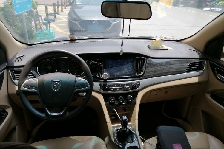 Used Baojun 730 2016 1.5L Manual Comfort Version 7 Seats China V Emission Standard Center Console