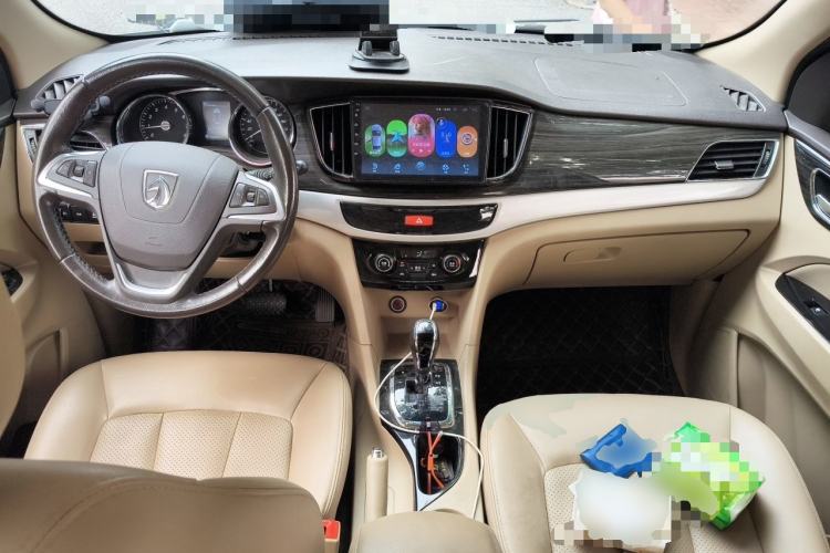 Used Baojun 730 2016 1.8L iAMT Luxury Model 7 Seats Center Console