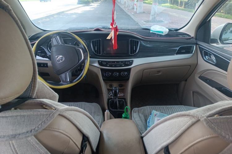 Used Baojun 730 2016 1.5L Manual Comfort Version 7 Seats China V Emission Standard Center Console