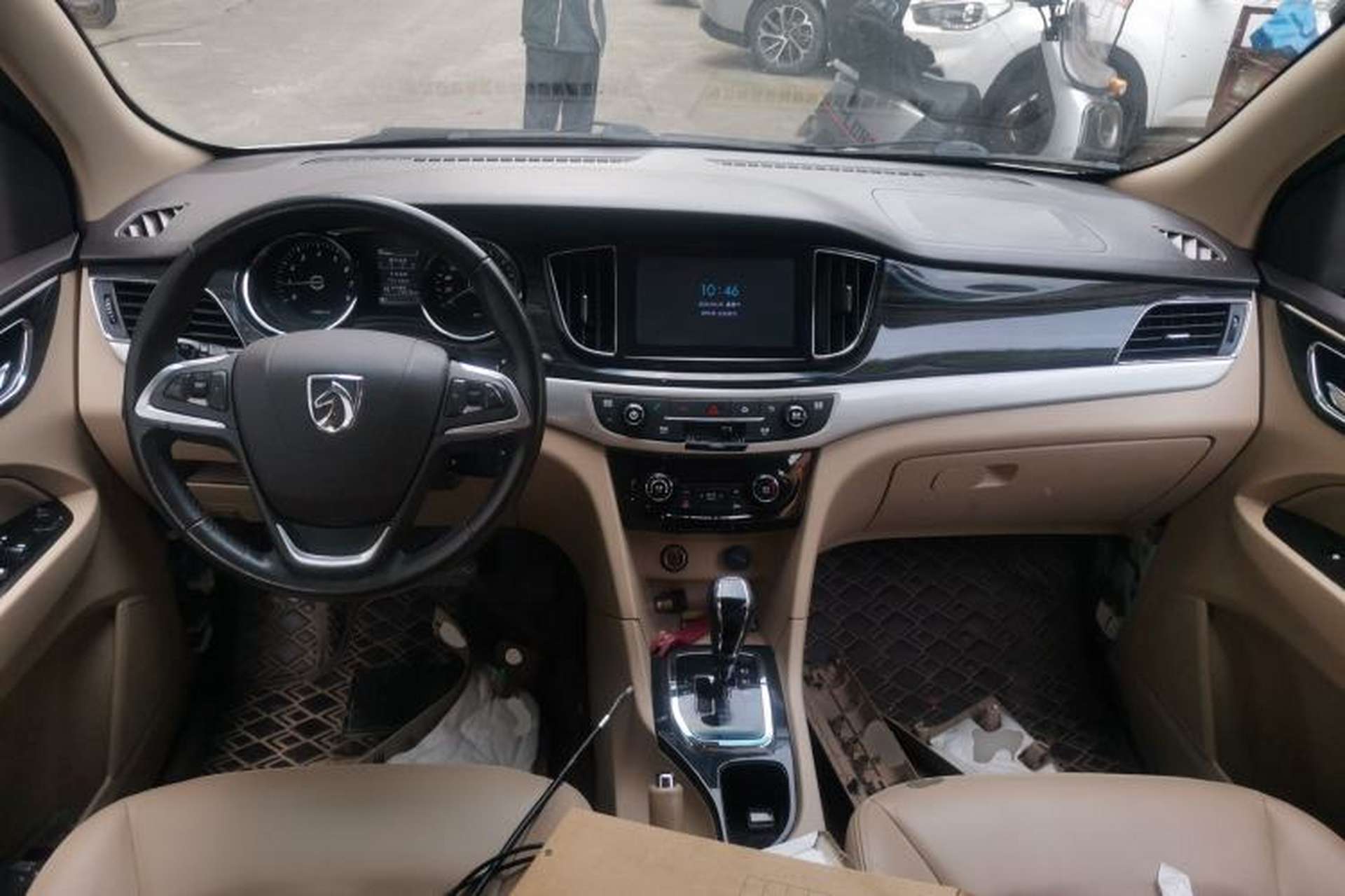 Used Baojun 730 2016 1.8L iAMT Luxury Model 7 Seats Center Console