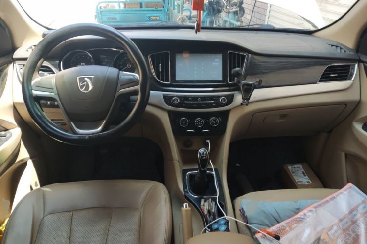 Used Baojun 730 2016 1.5L Manual Comfort Version 7 Seats China V Emission Standard Center Console