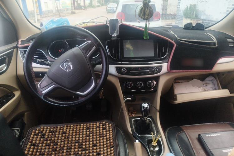 Used Baojun 730 2016 1.5L Manual Comfort Version 7 Seats China V Emission Standard Center Console