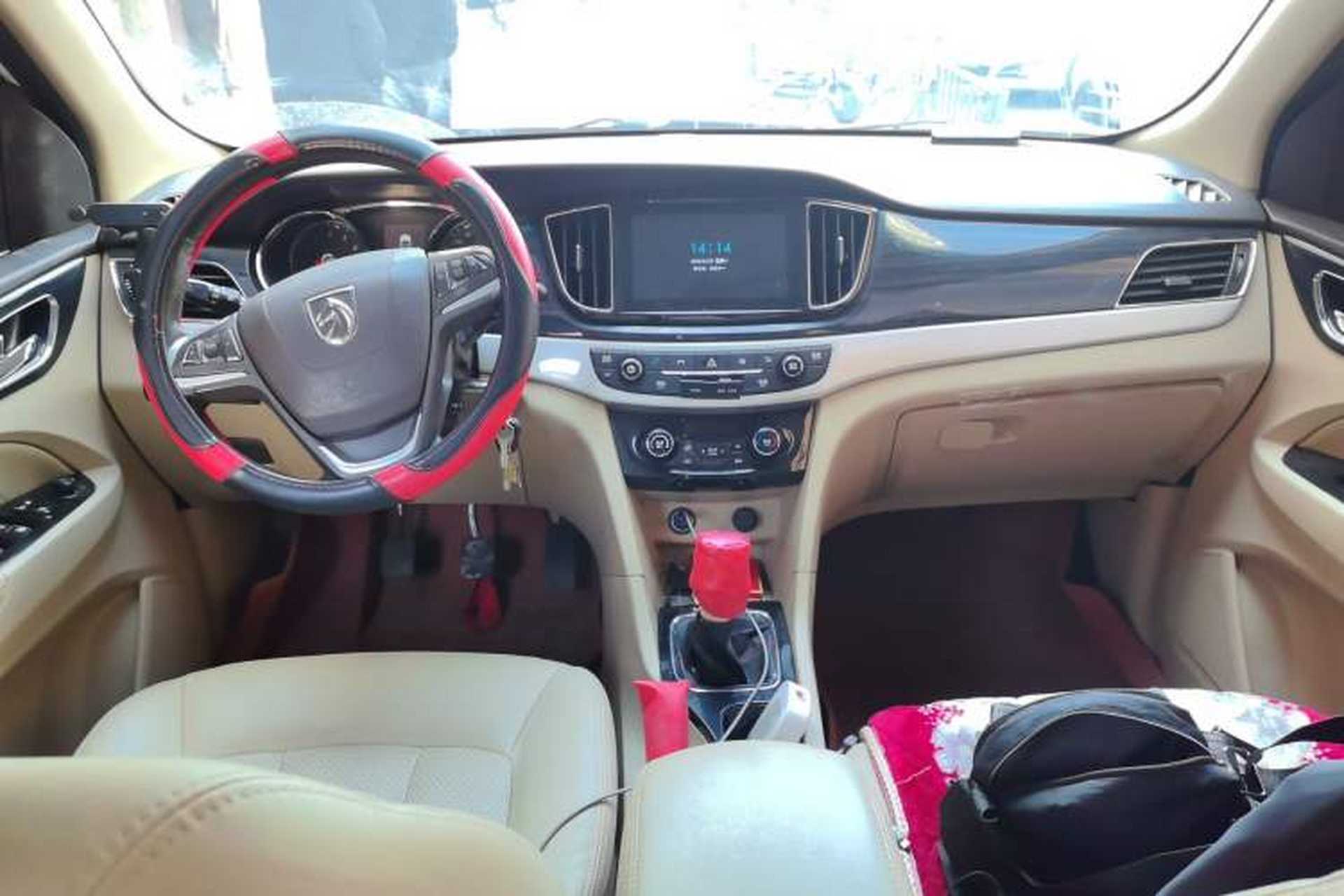 Used Baojun 730 2016 1.8L Manual Comfort Version 7 Seats Center Console