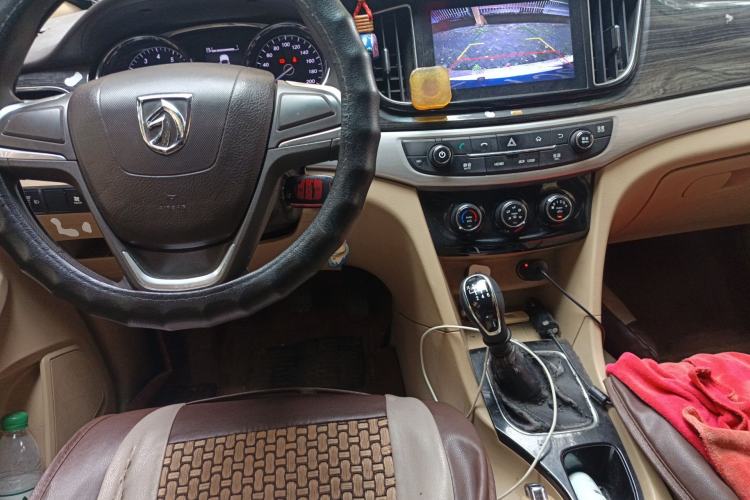 Used Baojun 730 2016 1.5L Manual Comfort Version 7 Seats China V Emission Standard Center Console