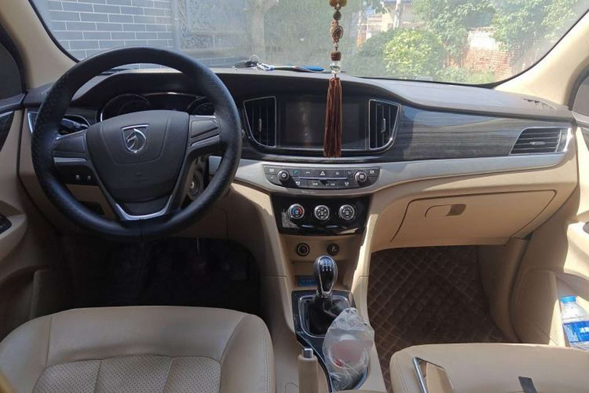 Used Baojun 730 2016 1.5L Manual Comfort Version 7 Seats China V Emission Standard Center Console