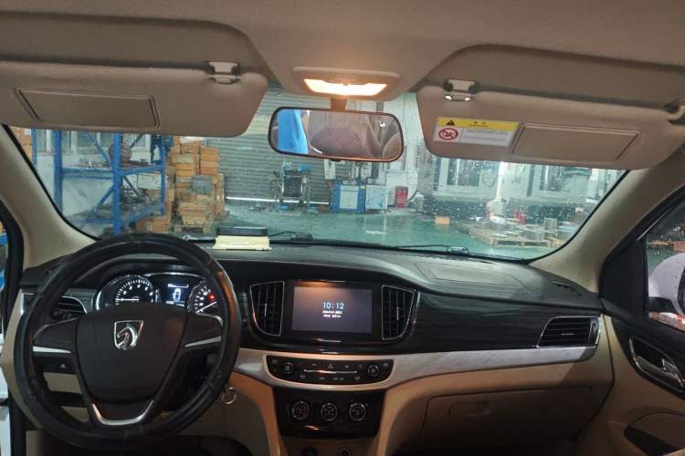 Used Baojun 730 2016 1.5L Manual Comfort Version 7 Seats China V Emission Standard Center Console
