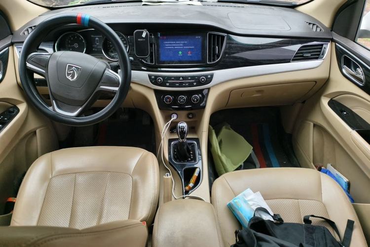 Used Baojun 730 2016 1.5L Manual Comfort Version 7 Seats China V Emission Standard Center Console